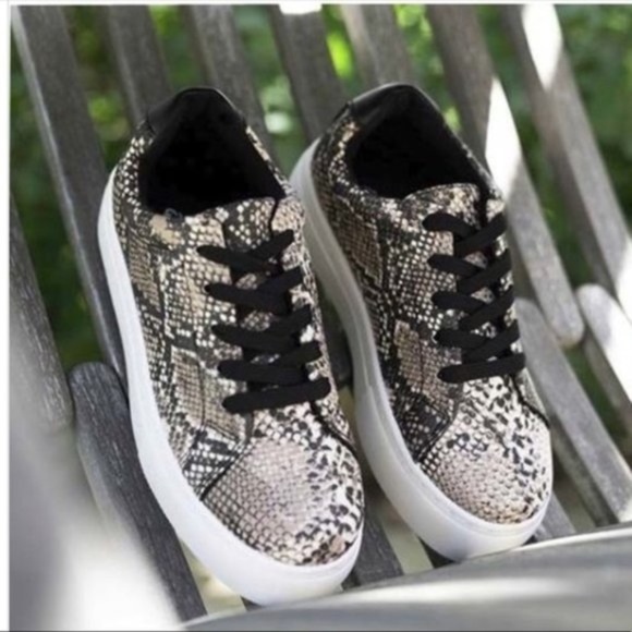 Snake Print Sneaker With White Sole Casual Lace Up - Picture 4 of 8
